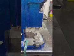 Vidéo de pliage manuel des bornes de batterie